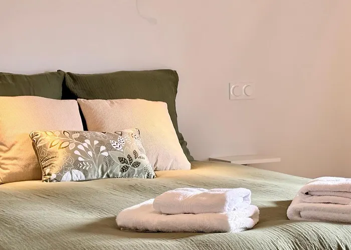 Prázdninový dům Jolie M'home, Le Puy Du Fou, 15 Pers, 7 Ch, 5 Sde, 5 Wc *